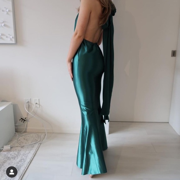 Green Mermaid-Style Dress with Multi-Way Top - Picture 2 of 2